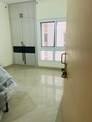 Room in 3.5 BHK Apartment at UPAVP Ganga Yamuna And Hindon Enclave, Pratap Vihar – for Rent