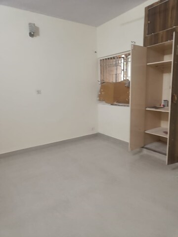 Room in 2 BHK Apartment at Vasant Kunj – for Rent