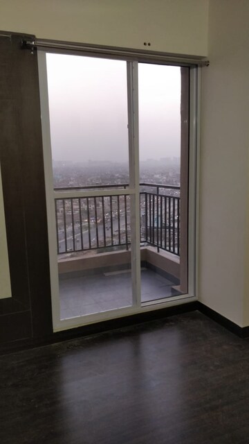 Room in 2 BHK Apartment at SKA Metro Ville, Eta Ii Greater Noida – for Sale