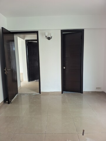 Room in 2 BHK Apartment at Eros Kenwood Tower, Sector 39 – for Rent