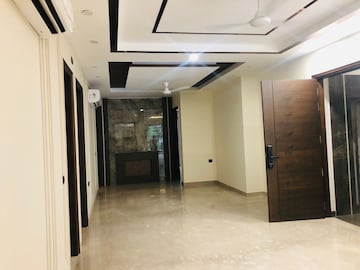 Room in 3 BHK Builder Floor at Dlf Phase I – for Sale
