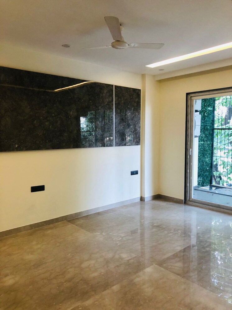 Room, dlf phase i 3 Bedroom 200 Sq.Yd. Builder Floor In Dlf Phase I Gurgaon 8925370