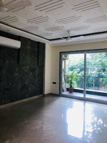 Room in 3 BHK Builder Floor at Dlf Phase I – for Sale