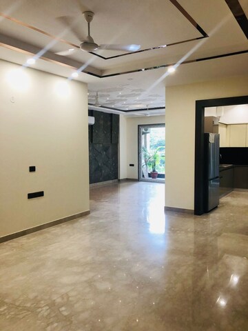 Room in 3 BHK Builder Floor at Dlf Phase I – for Sale