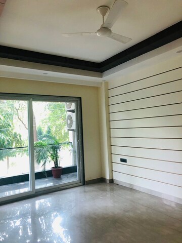 Room in 3 BHK Builder Floor at Dlf Phase I – for Sale