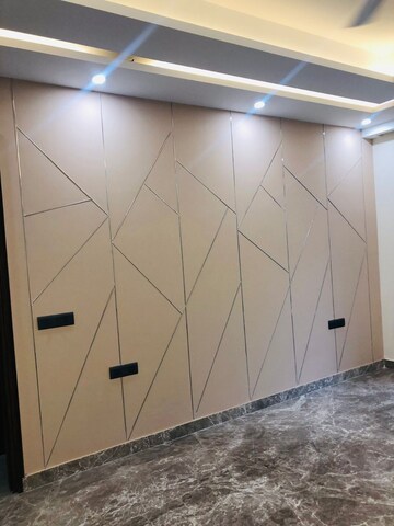 Furnished Amenities in 3 BHK Builder Floor at Dlf Phase I – for Sale