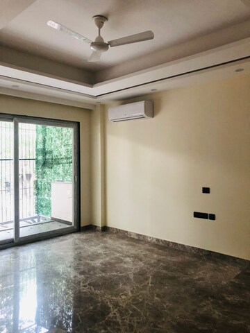 Room in 3 BHK Builder Floor at Dlf Phase I – for Sale