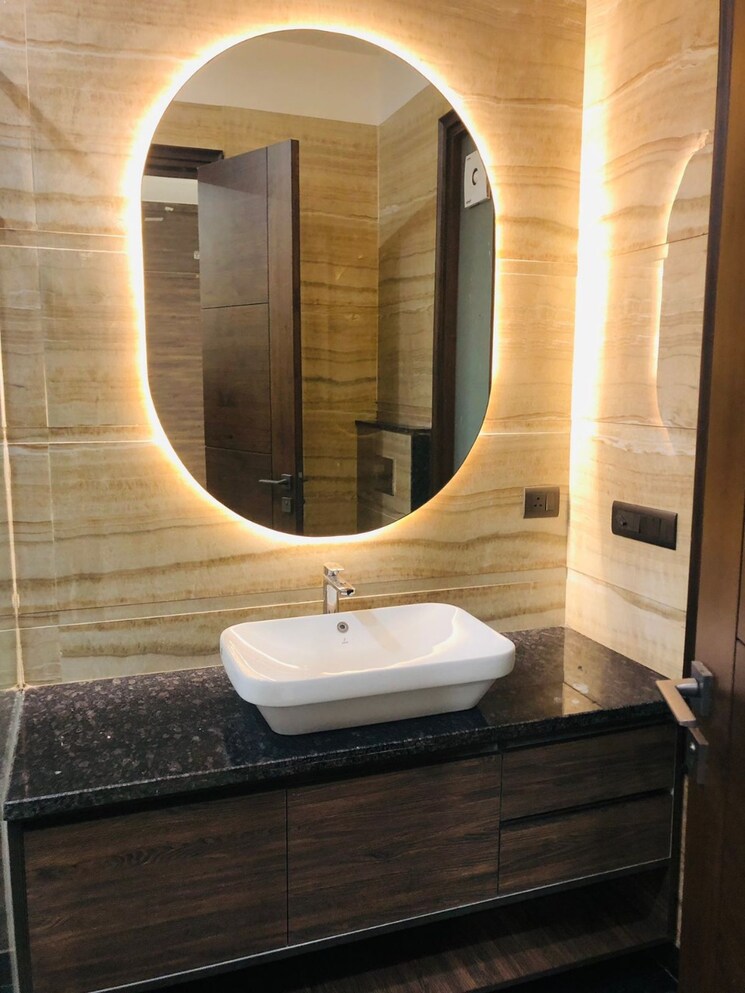 Bathroom, dlf phase i 3 Bedroom 200 Sq.Yd. Builder Floor In Dlf Phase I Gurgaon 8925370