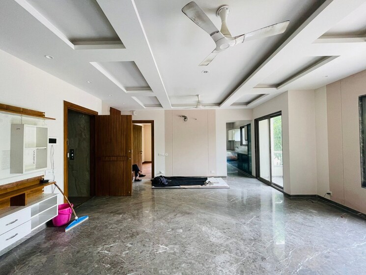 Room, dlf phase i 3 Bedroom 200 Sq.Yd. Builder Floor In Dlf Phase I Gurgaon 8925370