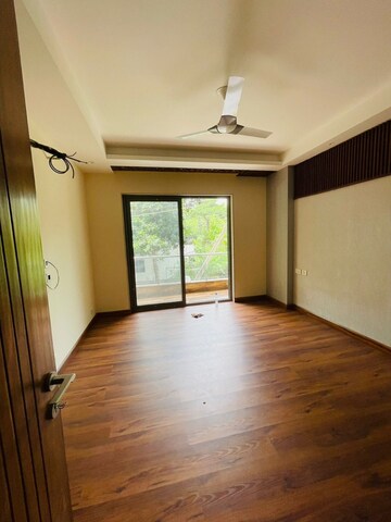 Room in 3 BHK Builder Floor at Dlf Phase I – for Sale