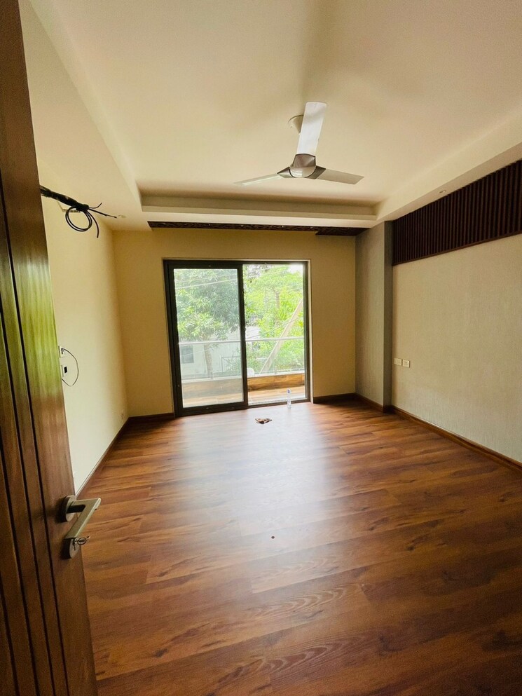 Room, dlf phase i 3 Bedroom 200 Sq.Yd. Builder Floor In Dlf Phase I Gurgaon 8925370