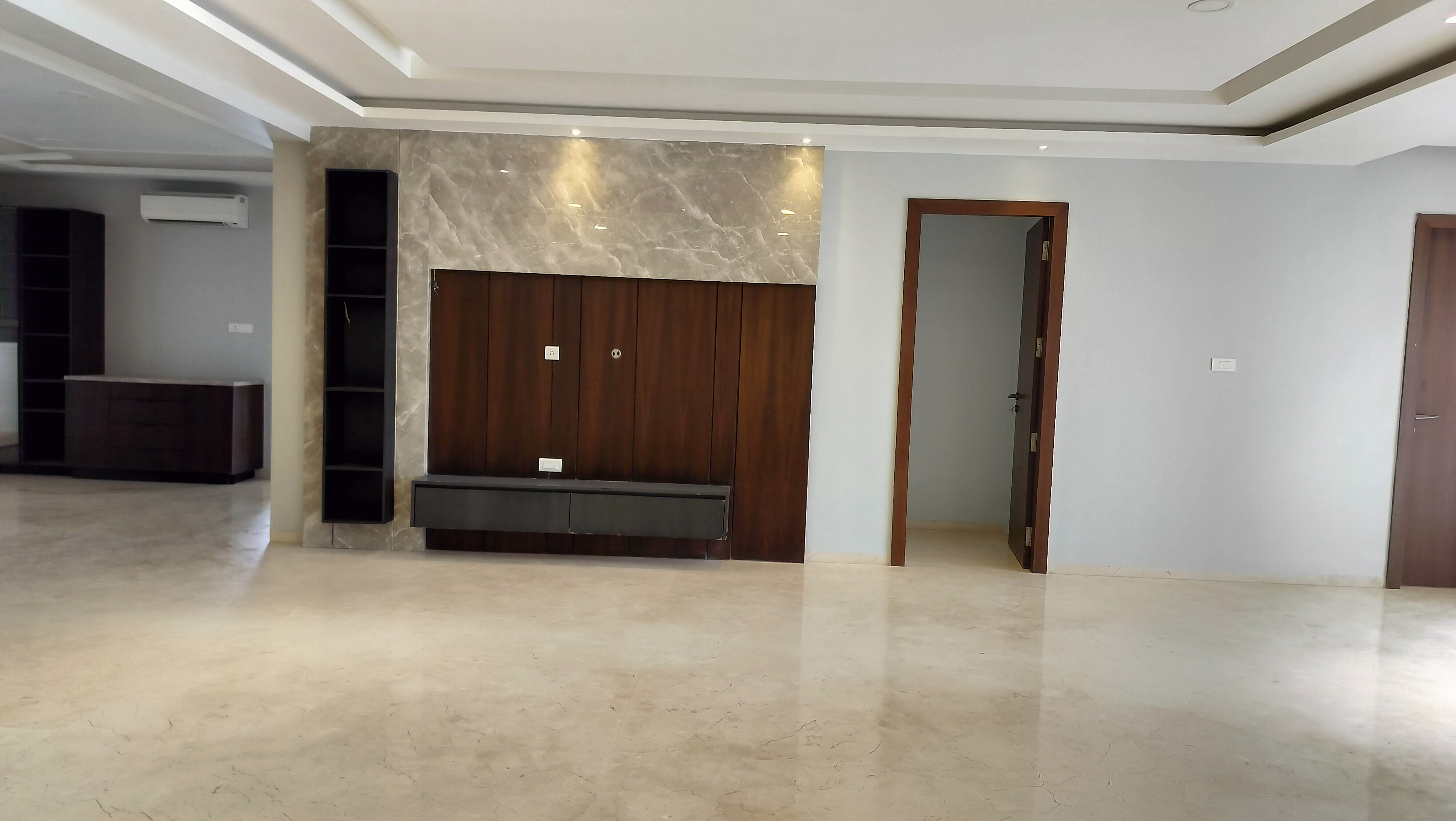 3 BHK + Pooja Room,Servant Room Apartment For Rent in Rmabnr 