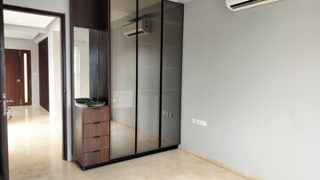 Room in 3 BHK Apartment at Jubilee Hills – for Rent
