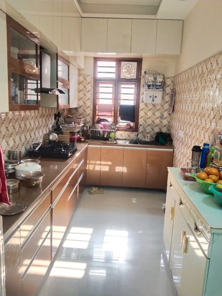 Kitchen, palam vihar 3 Bedroom 240 Sq.Yd. Builder Floor In Palam Vihar Gurgaon 8925455
