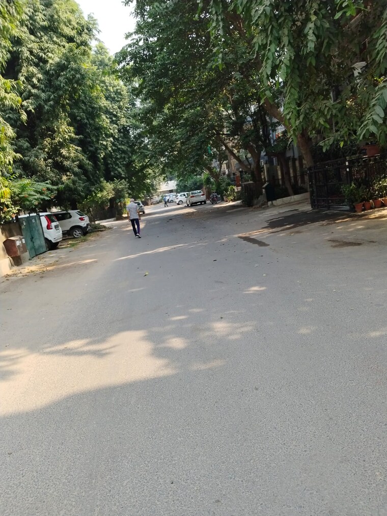  Parking, palam vihar 3 Bedroom 240 Sq.Yd. Builder Floor In Palam Vihar Gurgaon 8925455