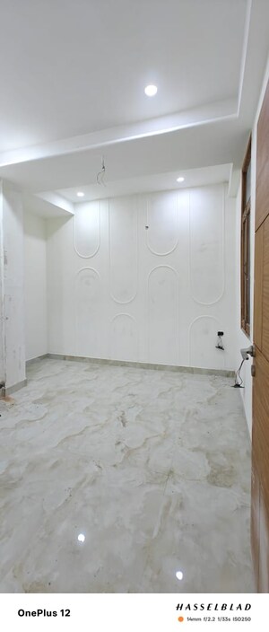 Bathroom in 3 BHK Builder Floor at Sector 73 – for Sale