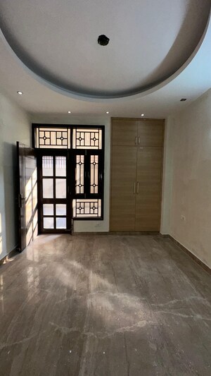 Room in 3 BHK Builder Floor at Palam Vihar – for Sale