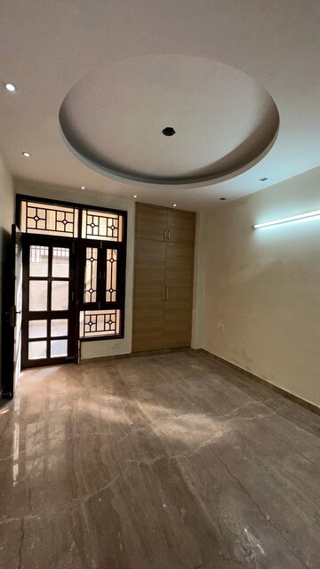 Room in 3 BHK Builder Floor at Palam Vihar – for Sale