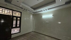 Room in 3 BHK Builder Floor at Palam Vihar – for Sale