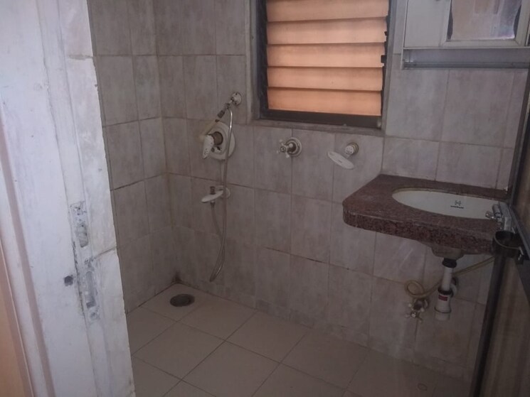 Bathroom, rustomjee-regal 1 Bedroom 570 Sq.Ft. Apartment In Dahisar West Mumbai 8925501