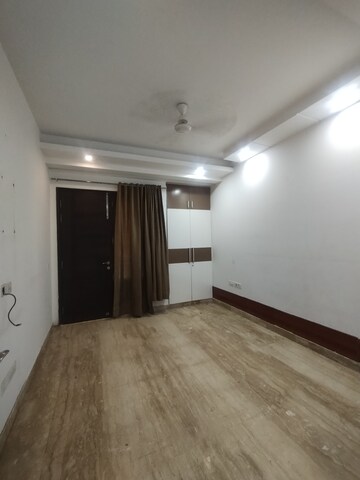 Master Bedroom in 3 BHK Apartment at Sushant Lok I – for Rent