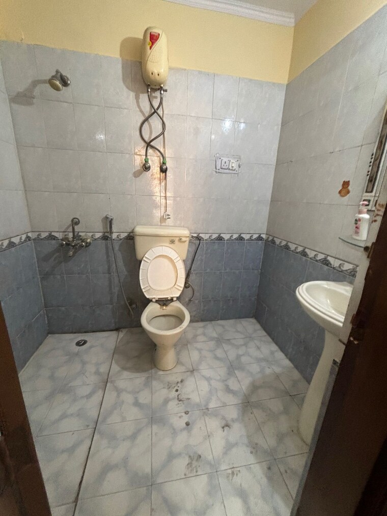 Bathroom, today-blossoms-i 3 Bedroom 1500 Sq.Ft. Builder Floor In Sector 47 Gurgaon 8925547