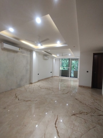 Bathroom in 5 BHK Villa at Ansal Sushant Lok I, Sector 43 – for Rent