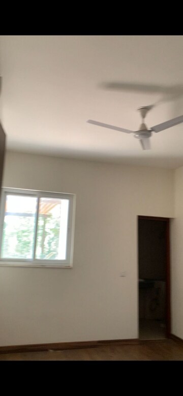 Room in 3.5 BHK Apartment at Puri Anand Villas Phase II, Sector 81 – for Rent