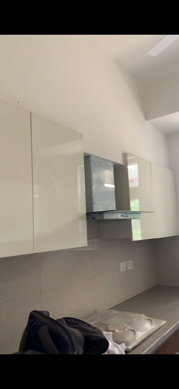 Room in 3.5 BHK Apartment at Puri Anand Villas Phase II, Sector 81 – for Rent
