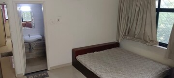 Room in 3 BHK Apartment at Summer Garden, Koregaon Park – for Rent
