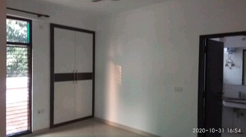 Room in 4 BHK Apartment at Abhinandan CGHS, Sector 51 – for Rent