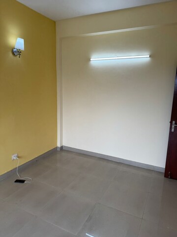 Room in 4 BHK Apartment at Abhinandan CGHS, Sector 51 – for Rent