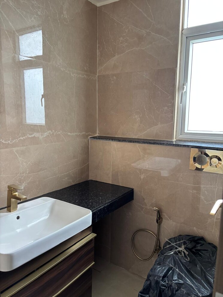 Bathroom, smart-world-orchard 3 Bedroom 1630 Sq.Ft. Apartment In Sector 61 Gurgaon 8925631