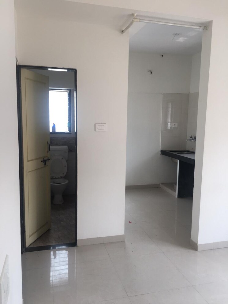 Room, baner Commercial Office Space 750 Sq.Ft. In Baner Pune 8925623