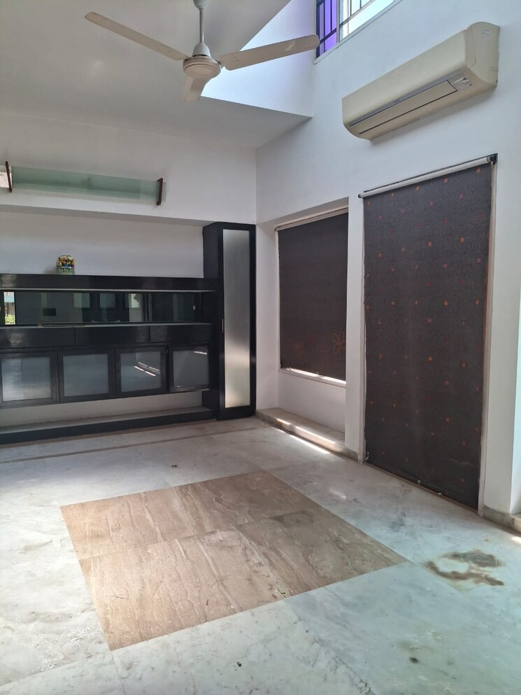 Room, prahlad nagar 4 Bedroom 500 Sq.Yd. Villa In Prahlad Nagar Ahmedabad 8925550