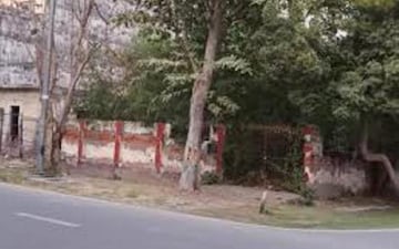 Plot For Sale in Sector 43