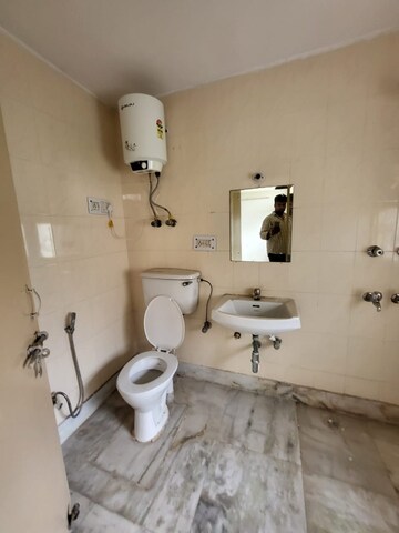 Bathroom in 3 BHK Apartment at Maple Heights, Sector 43 – for Rent
