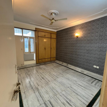 Room in 3.5 BHK Apartment at Prerna Apartment, Sector 56 – for Rent
