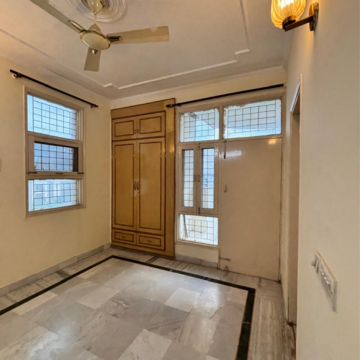 Room in 3.5 BHK Apartment at Prerna Apartment, Sector 56 – for Rent