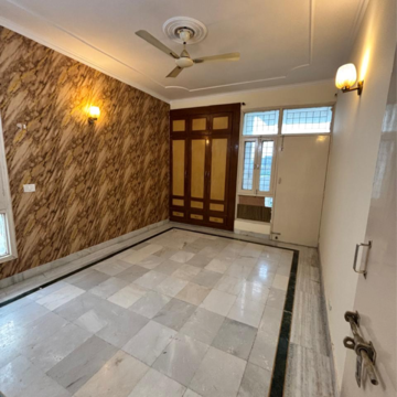 Room in 3.5 BHK Apartment at Prerna Apartment, Sector 56 – for Rent