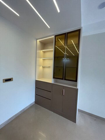 Room in 2 BHK Builder Floor at Craft Destination 43, Sector 43 – for Rent