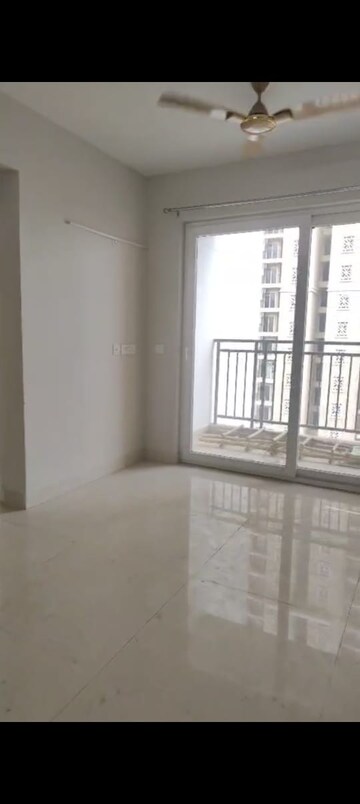 Room in 2 BHK Apartment at Eldeco Live By The Greens, Sector 150 – for Rent