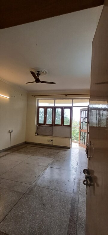 3 BHK Apartment For Rent in Prerna Apartment, Sector 56