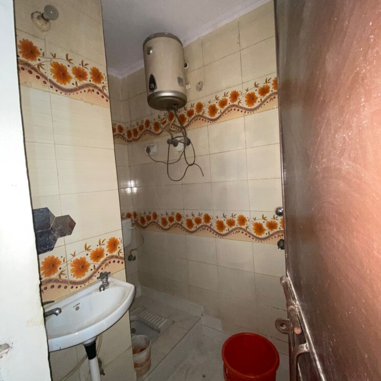 Bathroom, govindpuri 1 Bedroom 500 Sq.Ft. Builder Floor In Govindpuri Delhi 8925786