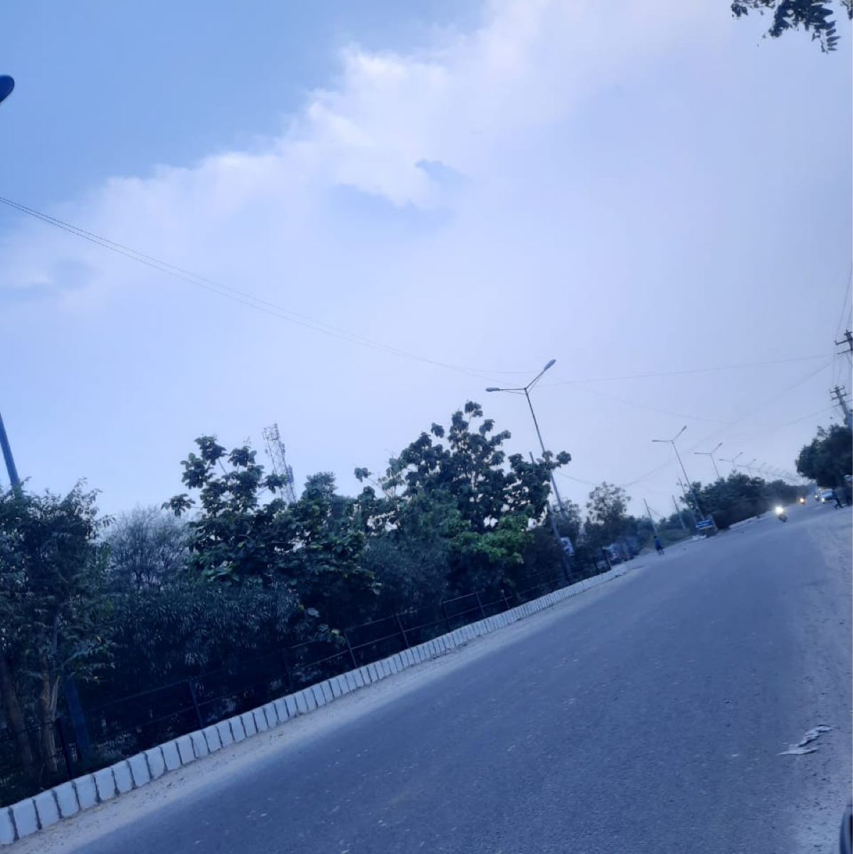 Plot For Sale in DLF Garden City Plots I