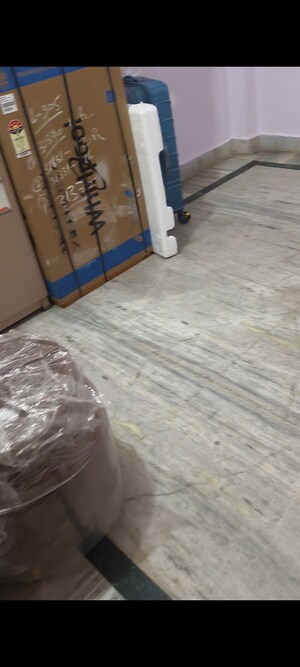 Parking in 2.5 BHK Builder Floor at Laxmi Nagar – for Sale