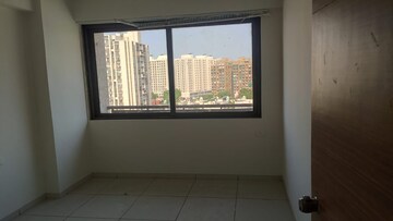 Room in 3 BHK Apartment at Shela – for Rent