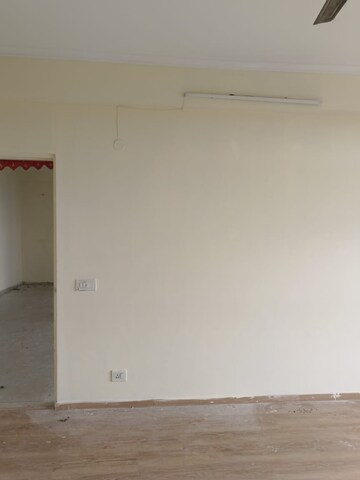 Room in 3 BHK Apartment at Pareena The Elite Residences, Sector 99 – for Rent