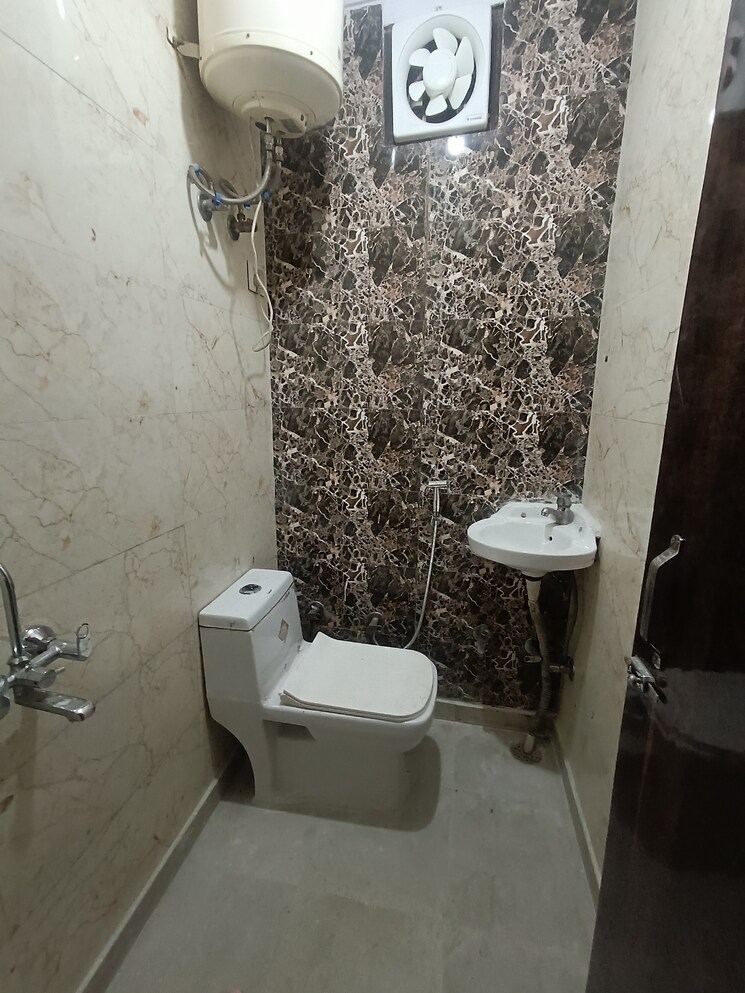 Bathroom, govindpuri 2 Bedroom 540 Sq.Ft. Builder Floor In Govindpuri Delhi 8925842