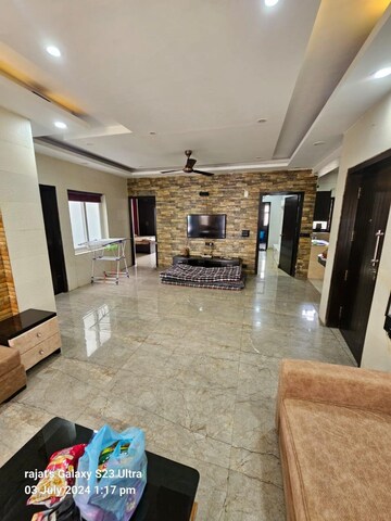 Living Room in 4 BHK Builder Floor at Ardee City, Sector 52 – for Rent